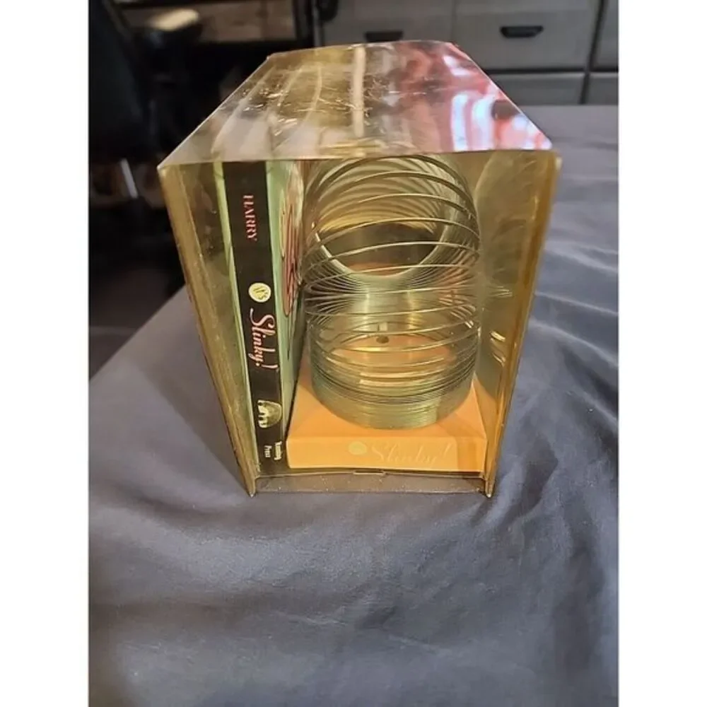 It's Slinky!: The‎ Fun and Wonderful Toy by Lou Harry: Used